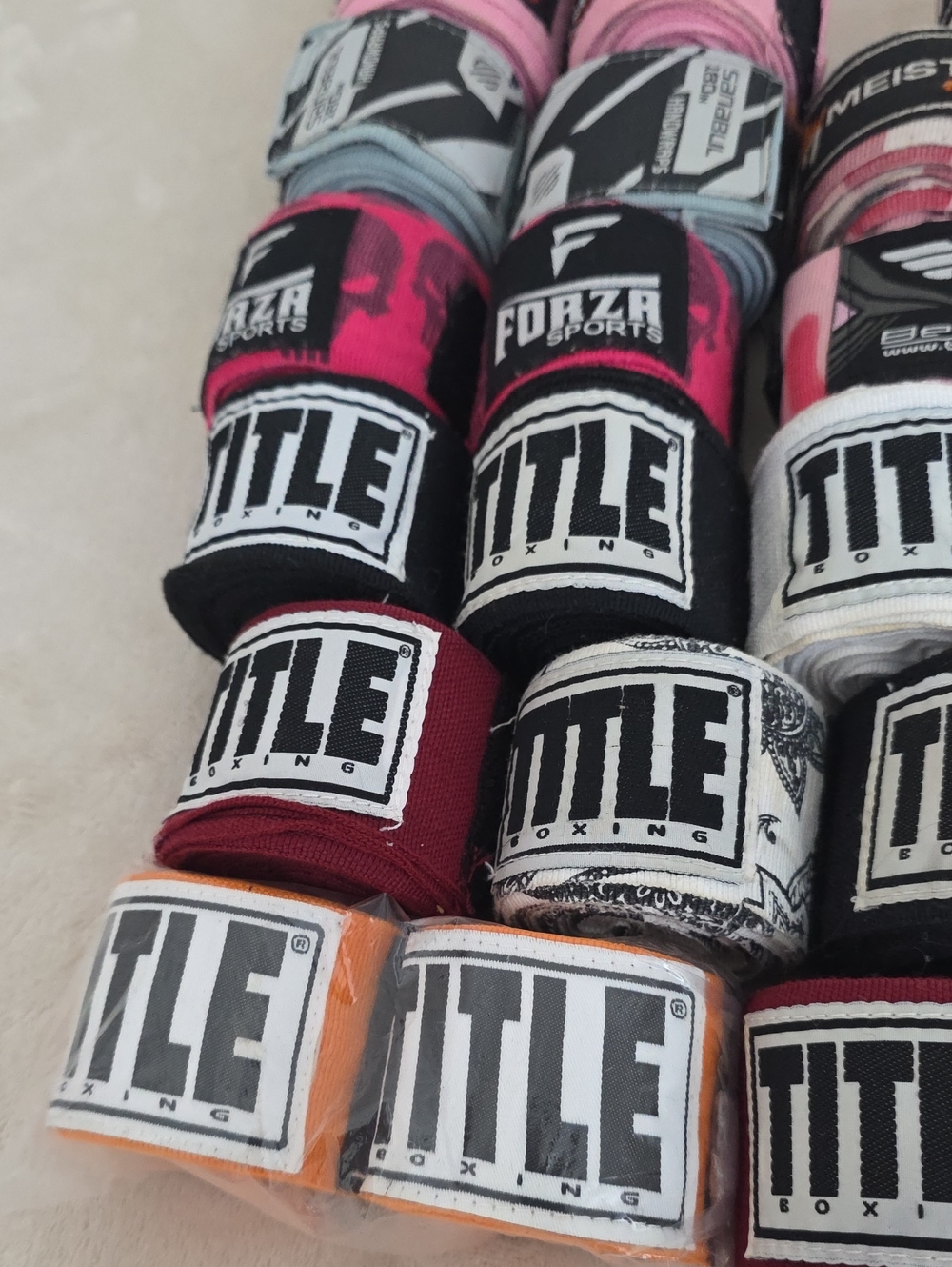 18 oz Title Boxing Leather Gloves + 26 Hand Wraps Lot MMA Boxing Training Bundle - Picture 12 of 13